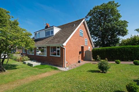 2 bed property, in Camborne Avenue, £280,000