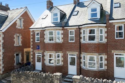 3 bed property, in Osborne Road, £430,000