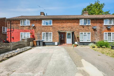 2 bed property, in Salisbury Gardens, £350,000