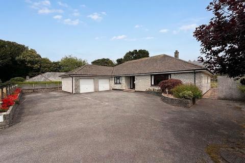 4 bed property, in Lowenac Gardens, £595,000