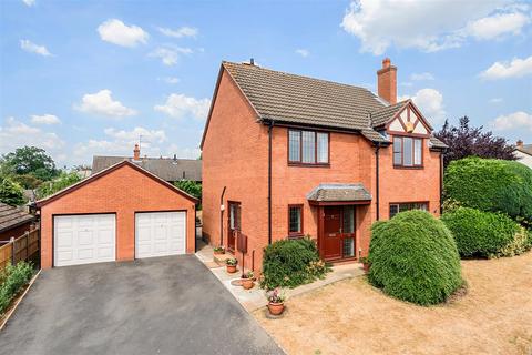 4 bed property, in Falcons Way, £450,000