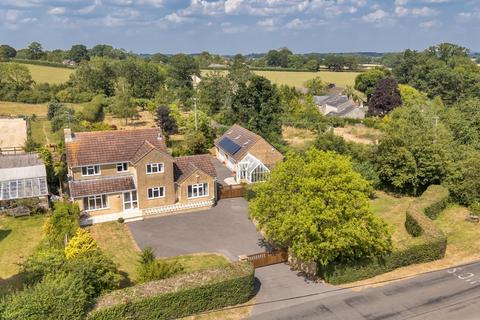 5 bed property, in Fosters Hill, £925,000