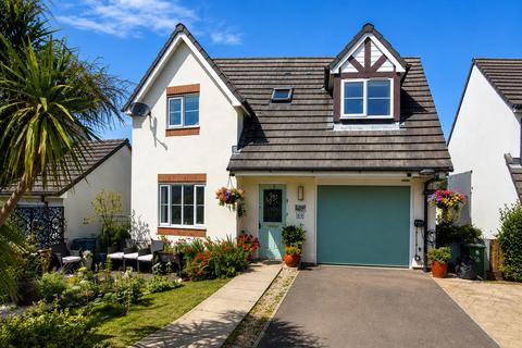 5 bed property, in Lane Field Road, £395,000