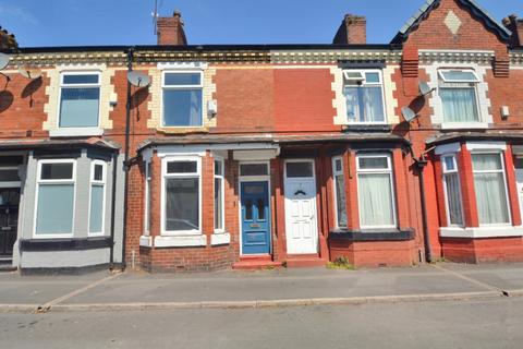 3 bed property, in Wincombe Street, £225,000