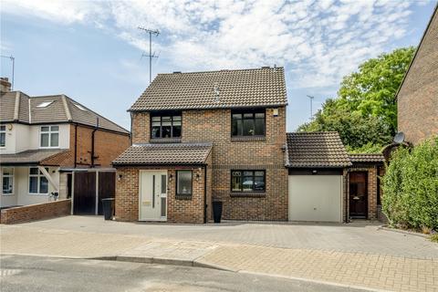 5 bed property, in The Highway, £995,000
