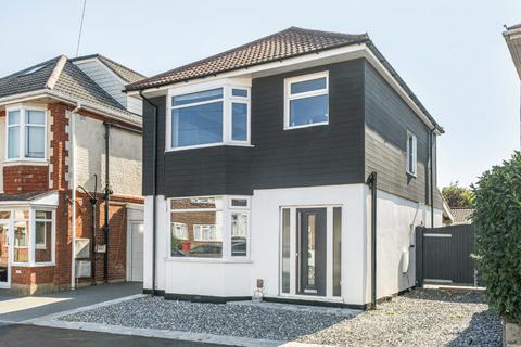 3 bed property, in Draycott Road, £425,000