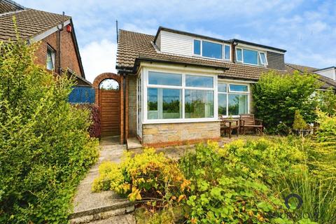 3 bed property, in Pole Lane, £250,000