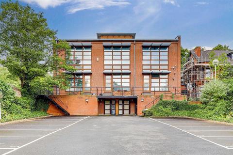 2 bed property, in Pelham Road, £70,000
