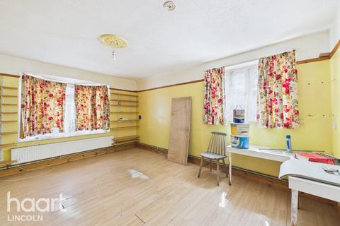 1 bed property, in Eastbourne Street, £85,000