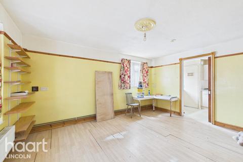 1 bed property, in Eastbourne Street, £85,000