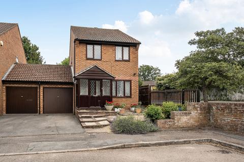 3 bed property, in Cherberry Close, £530,000
