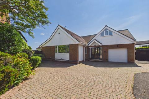 4 bed property, in Mayfield Drive, £750,000