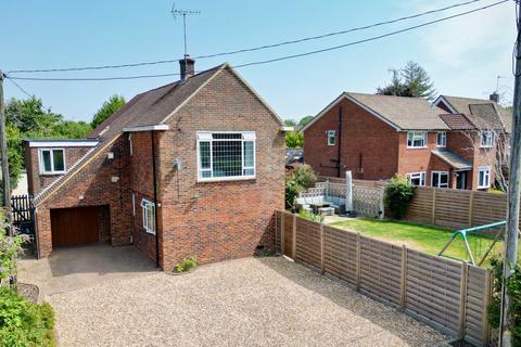 4 bed property, in Honor End Lane, £895,000
