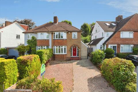 3 bed property, in Farmcombe Road, £800,000