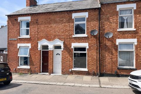 2 bed property, in 3 Newington Road, £130,000