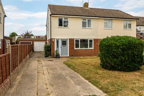 3 bed property, in Emlyn Road, £475,000
