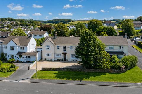 4 bed property, in Broadway, £950,000
