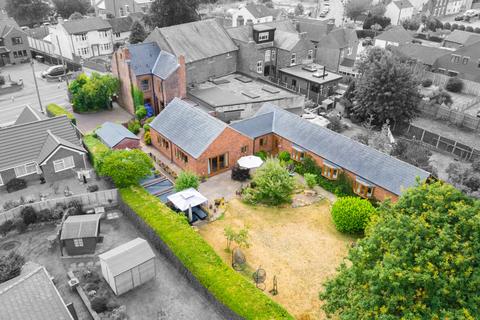 5 bed property, in Derby Road, £550,000