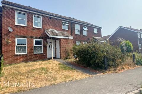 3 bed property, in Lockyers Way, £275,000