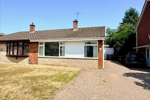 2 bed property, in Lyndale Drive, £220,000