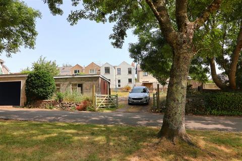 4 bed property, in Honeyborough Road, £159,950