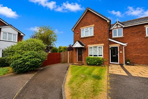 2 bed property, in Rivermeade, £180,000