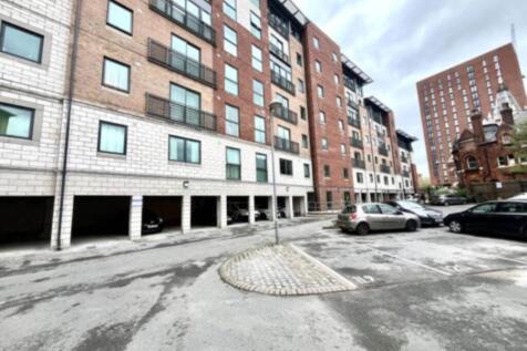 2 bed property, in Chapel Street, £160,000
