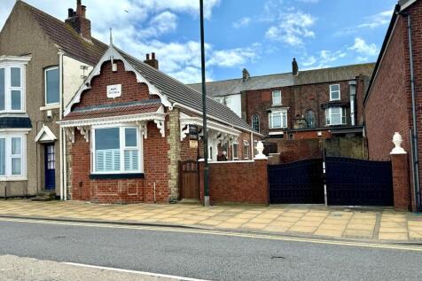 3 bed property, in Esplanade, £260,000