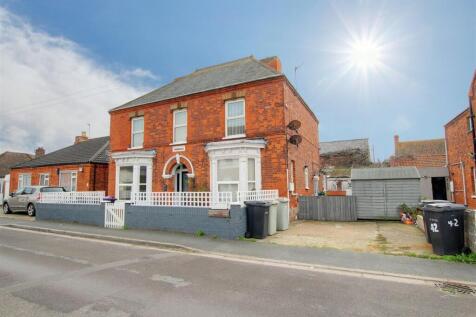 6 bed property, in Park Road East, £325,000