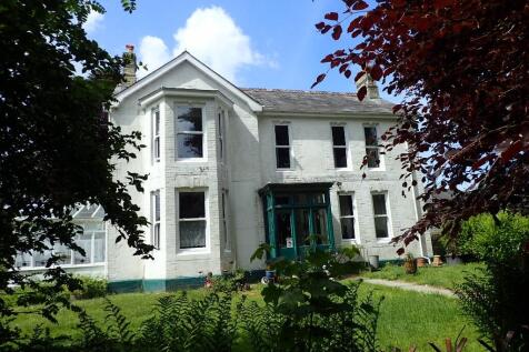 4 bed property, in Llanybydder, £475,000
