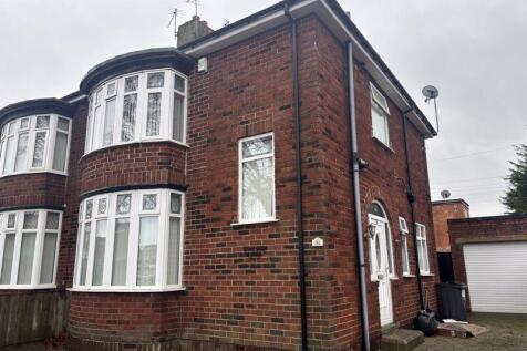 4 bed property, in Yarm Road, £140,000