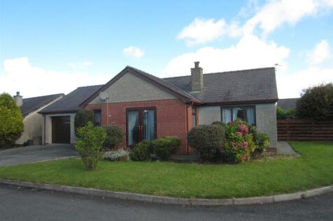 Land, in Llys Y Rhos, £299,500