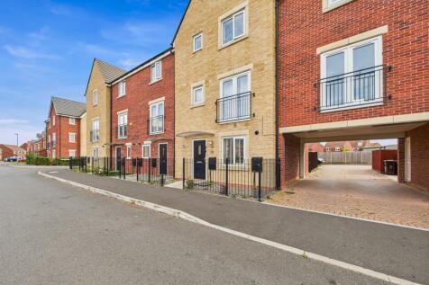 4 bed property, in Kentwell Road, £270,000