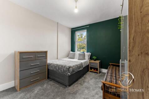 6 bed property, in St. Marks Street, £324,000