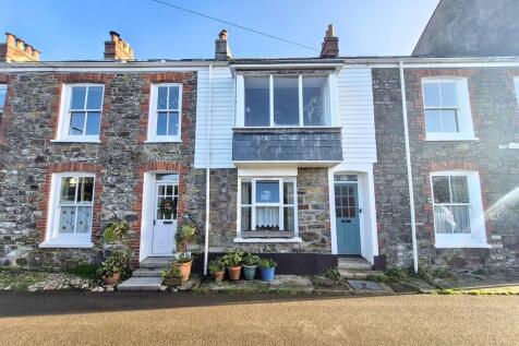 2 bed property, in Trefusis Road, £550,000