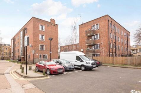1 bed property, in Kerridge Court, £350,000