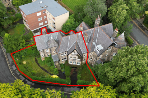 6 bed property, in 2 Brunswick Drive, £1,100,000