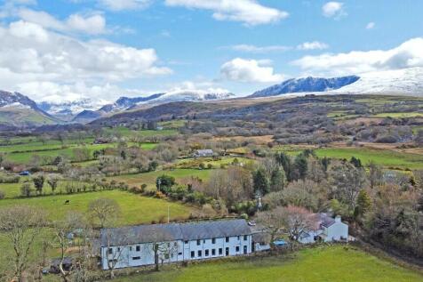 25 bed property, in 19 Bedroom hostel & campsite on the fringes of Snowdonia National Park, £1,300,000