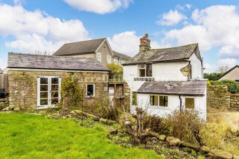 2 bed property, in Low Road, £275,000