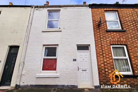 2 bed property, in Nelson Street, £110,000