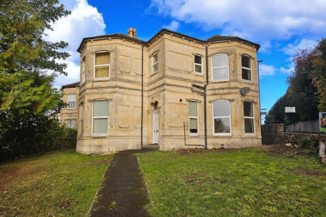4 bed property, in Newbridge, £725,000