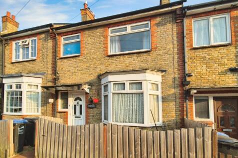 3 bed property, in St. Lukes Road, £290,000