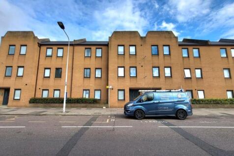 1 bed property, in Lincoln Road, £95,000