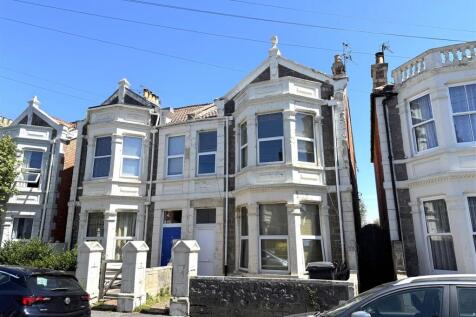 2 bed property, in Walliscote Road South, £135,000