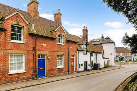 2 bed property, in London Road, £385,000