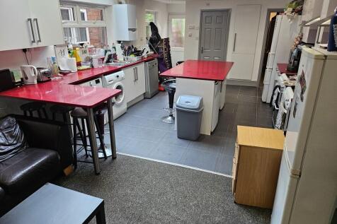 7 bed property, in Fully Occupied Student Accommodation - Dawlish Road, £560,000