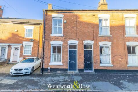 3 bed property, in Clarence Road, £365,000
