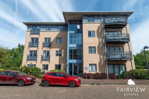 2 bed property, in Castle Quay Close, £169,950