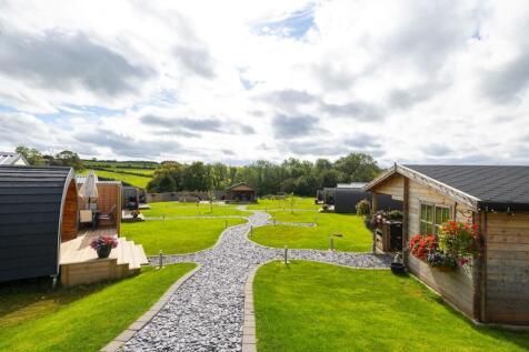5 bed property, in Glamping Pods, £650,000