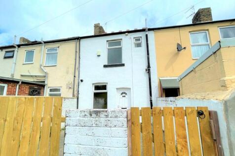 2 bed property, in New Row, £33,000